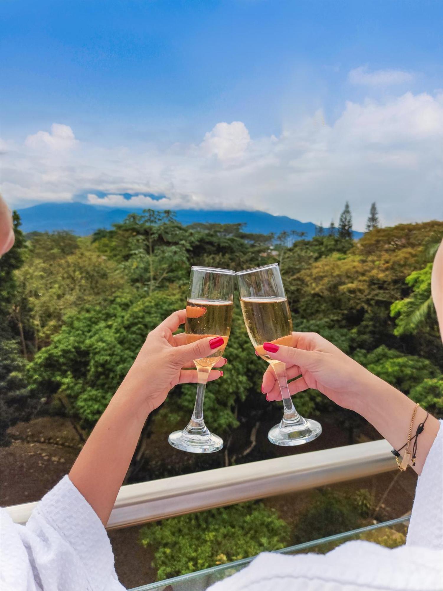 Hotel Pance 122 Wellness Spa Cali Bagian luar foto