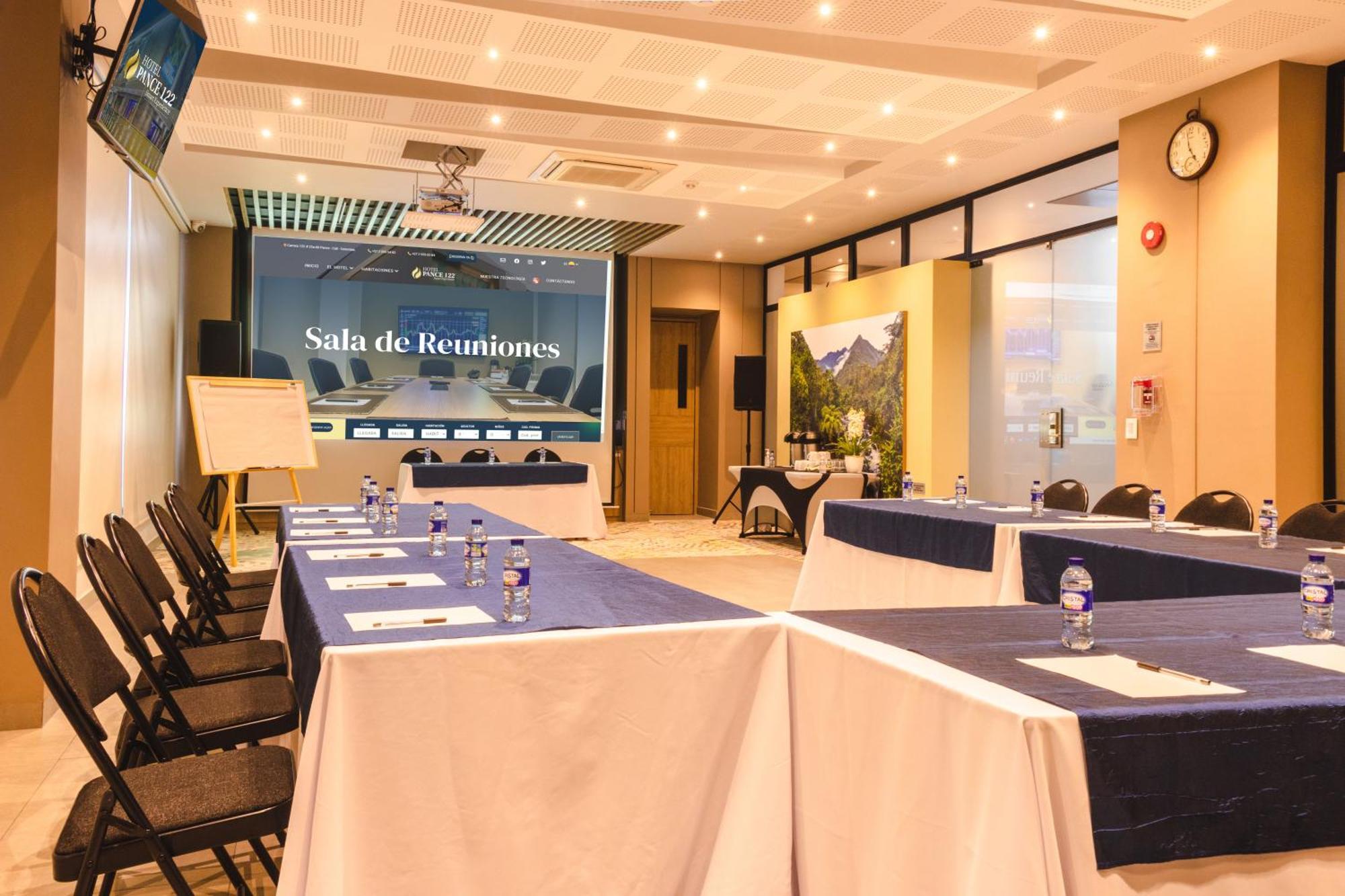 Hotel Pance 122 Wellness Spa Cali Bagian luar foto